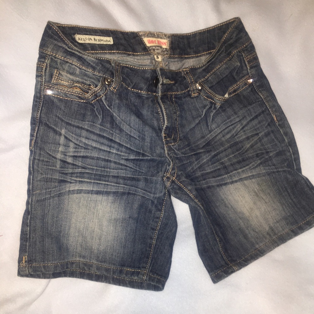 Hot Kiss Kelsea Burmuda shorts size 5